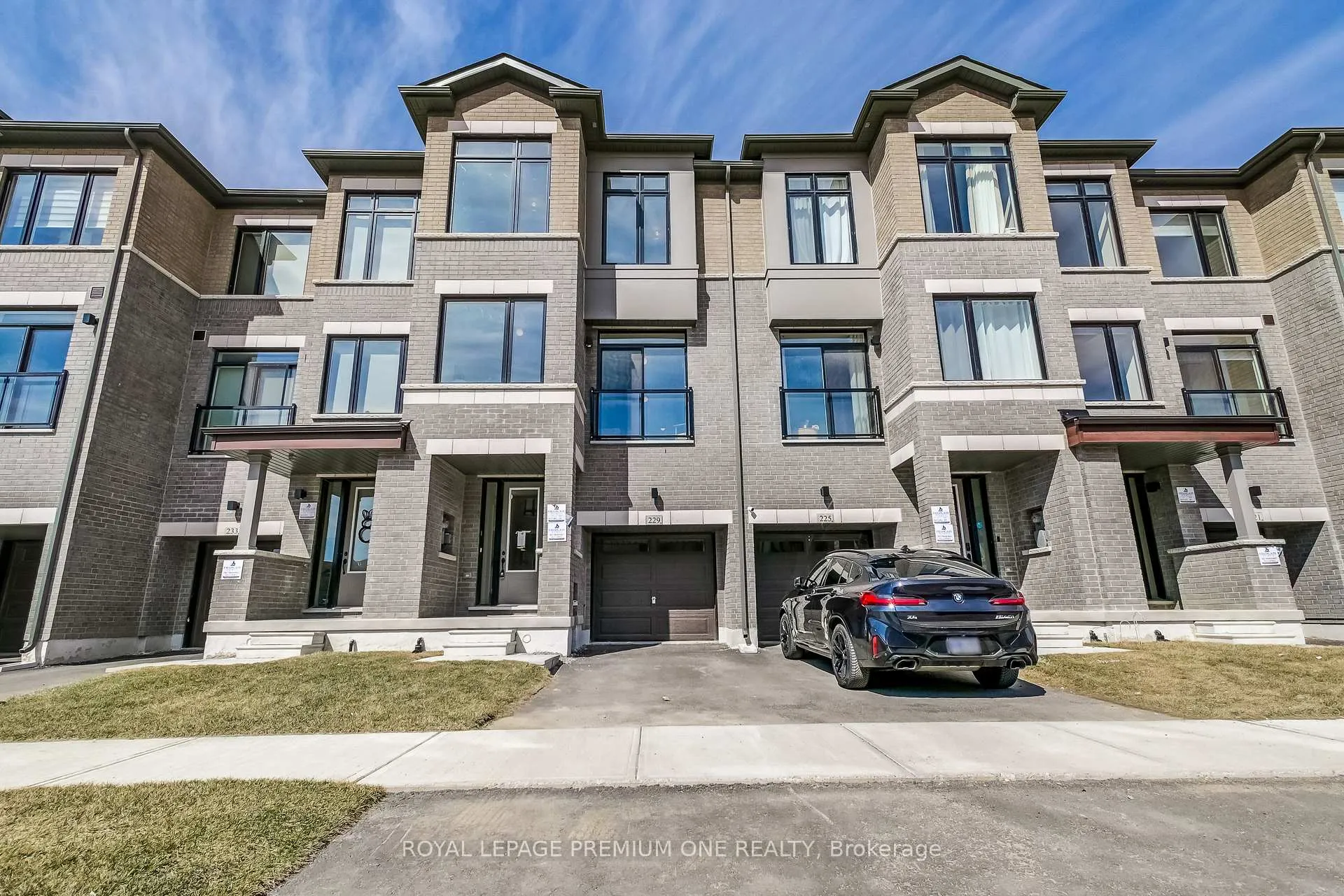 Photo 1 of 229 Tennant Circle, Vaughan, Vellore Village — HOMEH