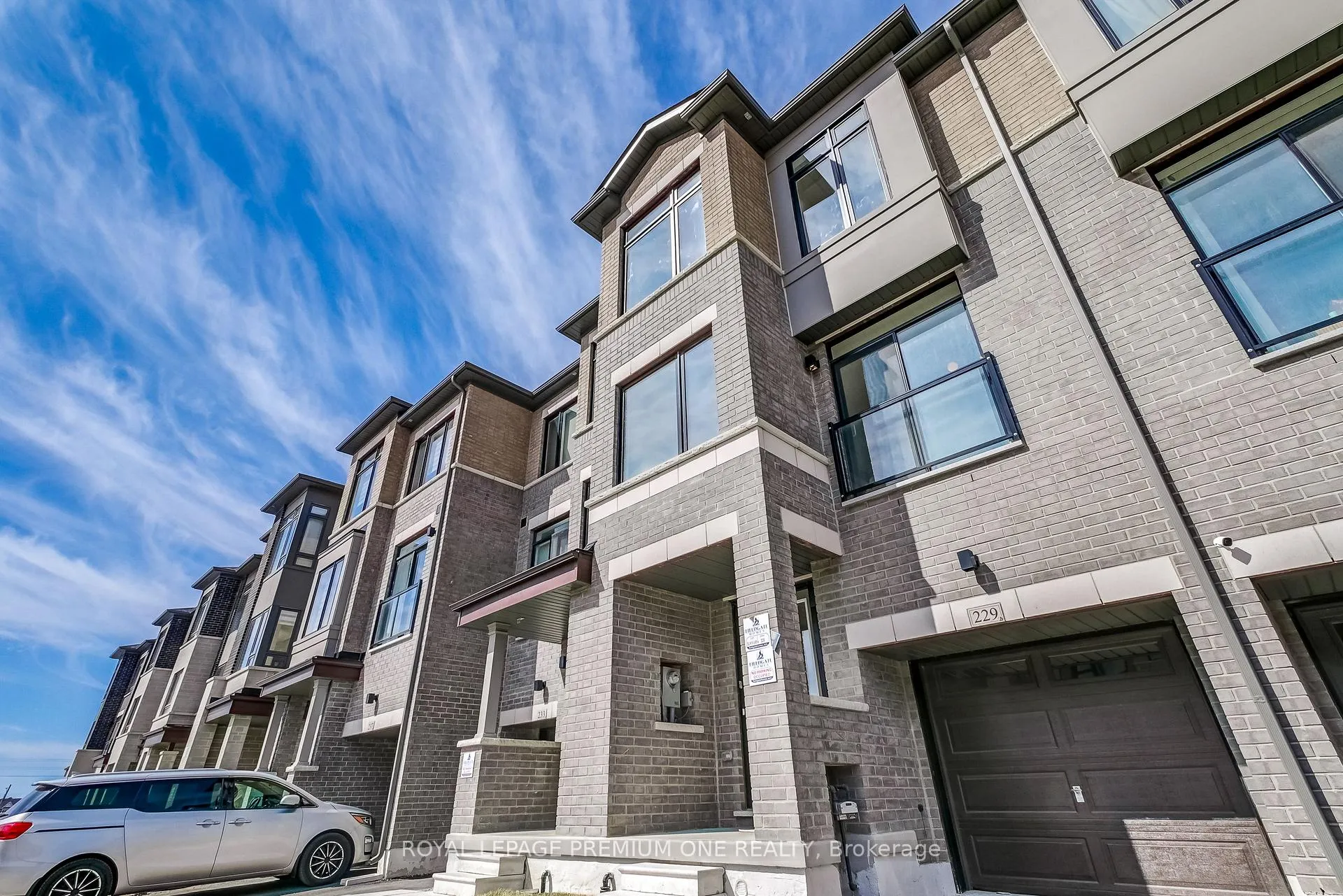 Photo 2 of 229 Tennant Circle, Vaughan, Vellore Village — HOMEH