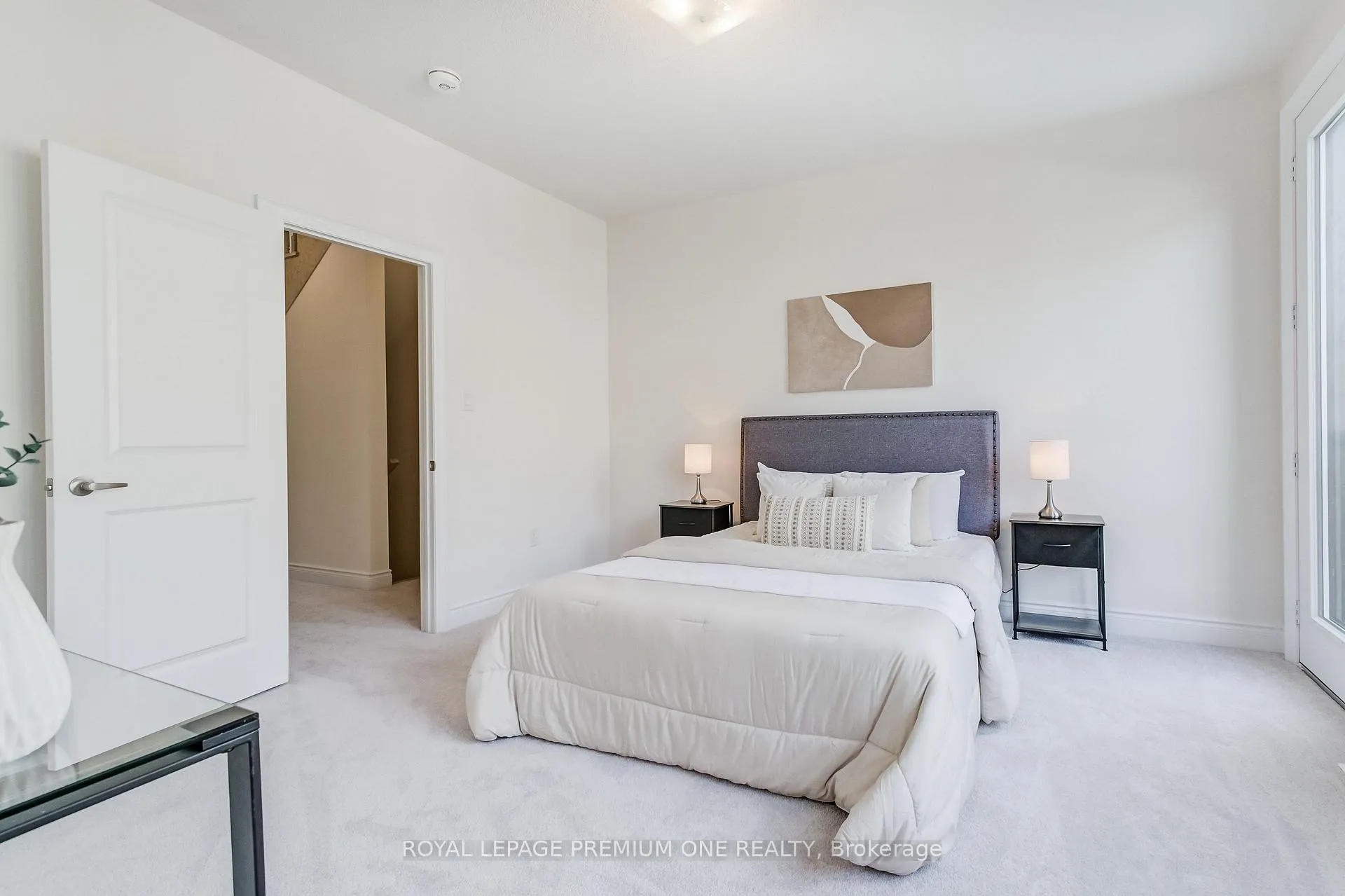 Photo 9 of 229 Tennant Circle, Vaughan, Vellore Village — HOMEH