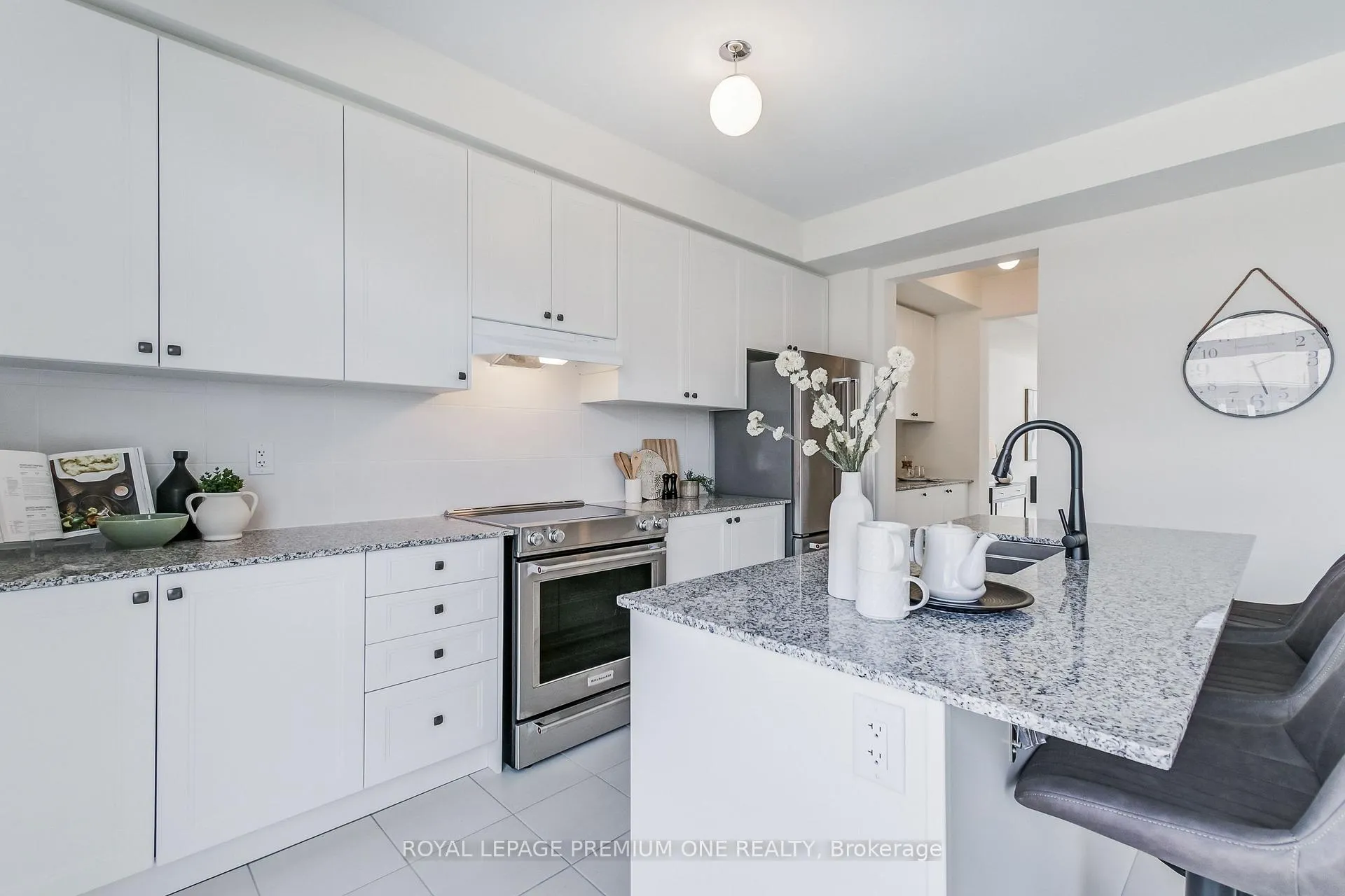 Photo 16 of 229 Tennant Circle, Vaughan, Vellore Village — HOMEH