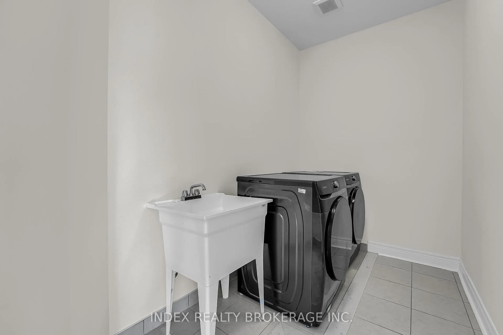 Photo 26 of 17 Duxbury Road, Brampton, Sandringham-Wellington North — HOMEH