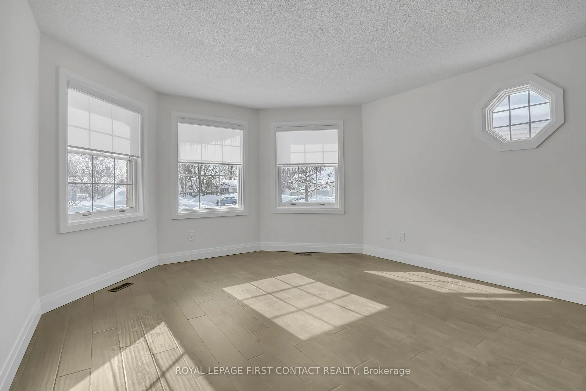 Photo 3 of 3 Chestnut Court, Barrie, Cundles East — HOMEH