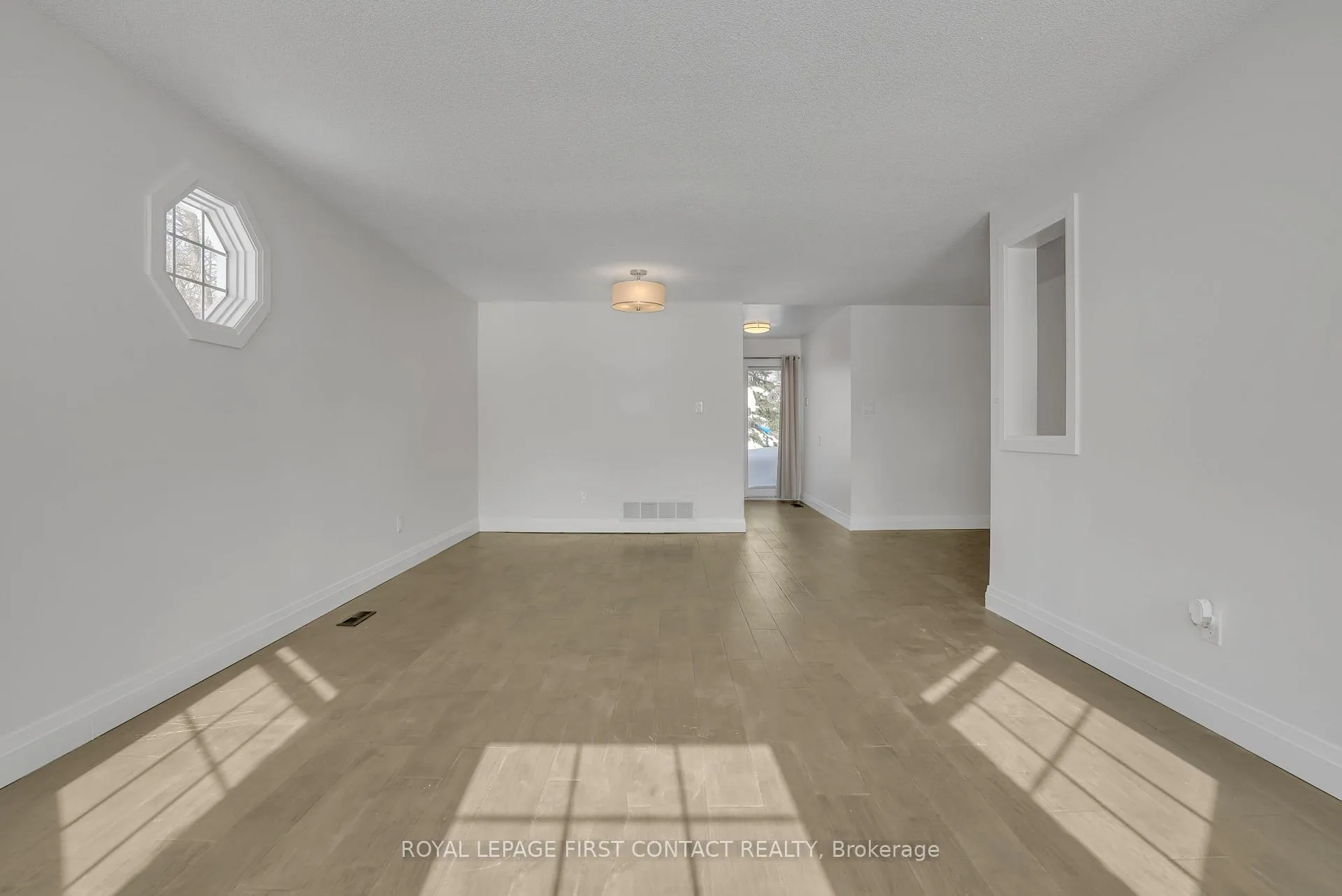 Photo 7 of 3 Chestnut Court, Barrie, Cundles East — HOMEH