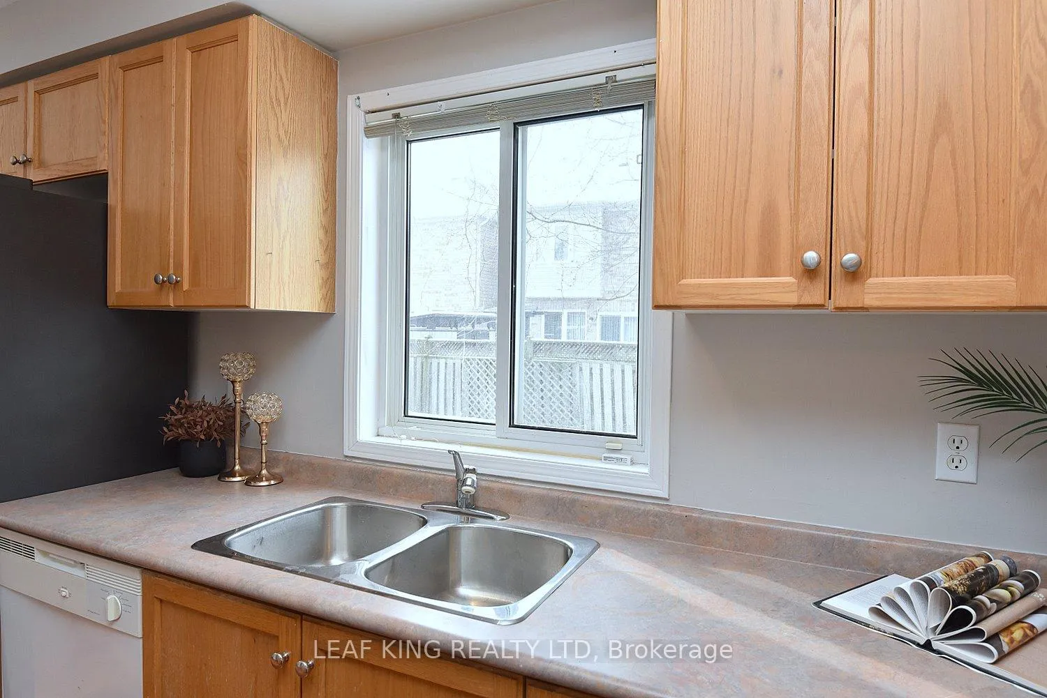 Photo 9 of 2258 Empire Crescent, Burlington, Orchard — HOMEH