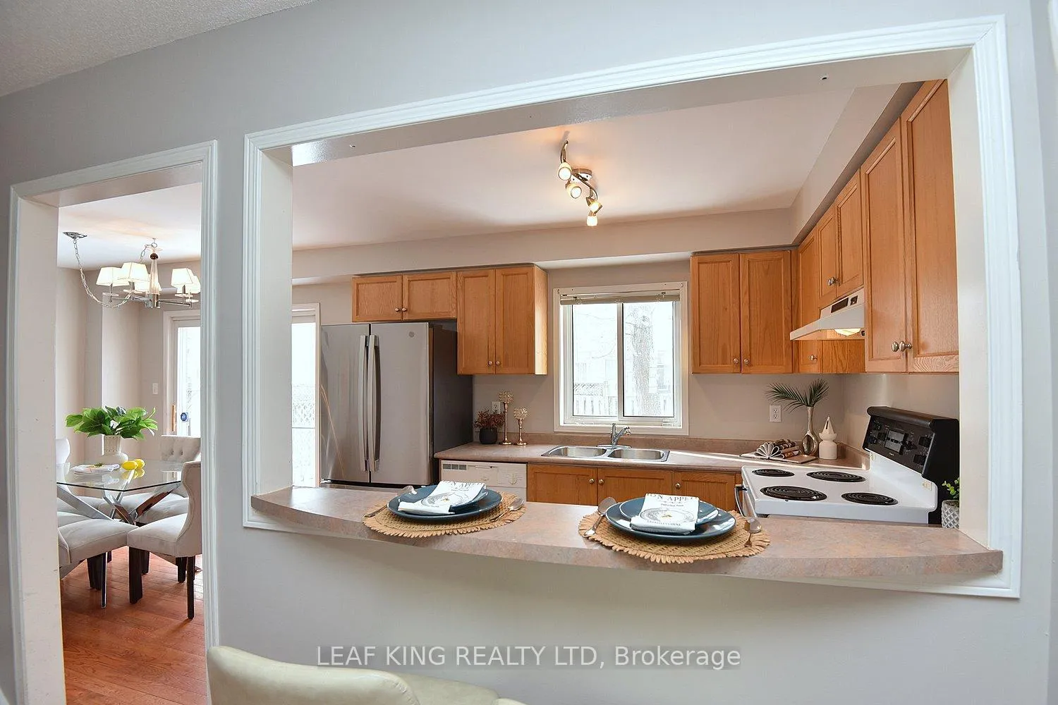 Photo 11 of 2258 Empire Crescent, Burlington, Orchard — HOMEH