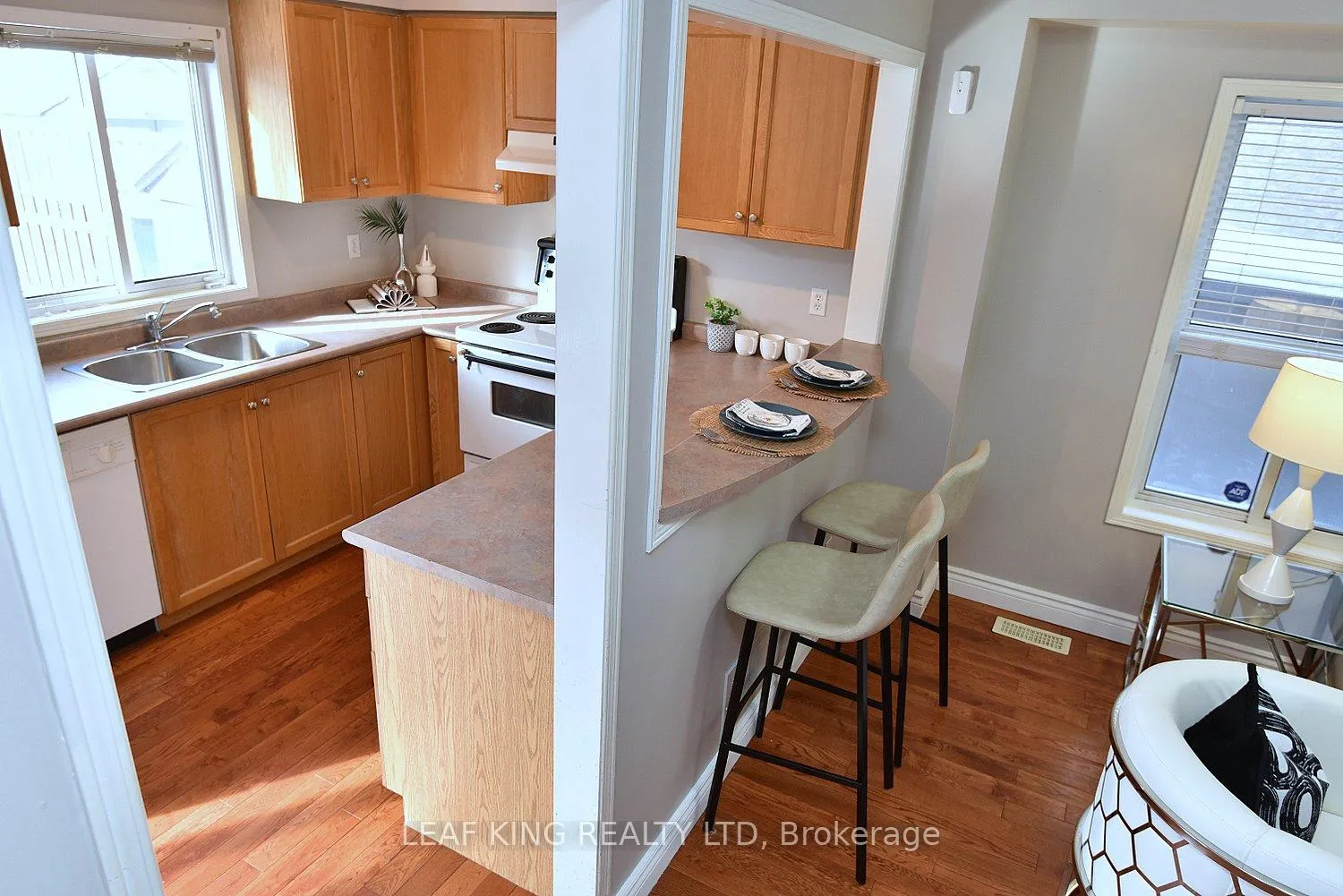 Photo 12 of 2258 Empire Crescent, Burlington, Orchard — HOMEH