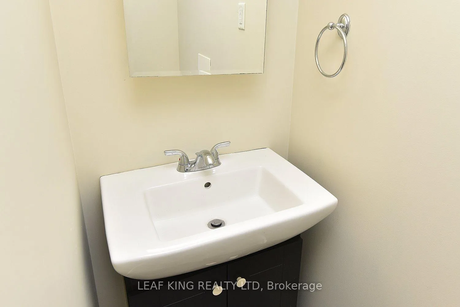 Photo 19 of 2258 Empire Crescent, Burlington, Orchard — HOMEH