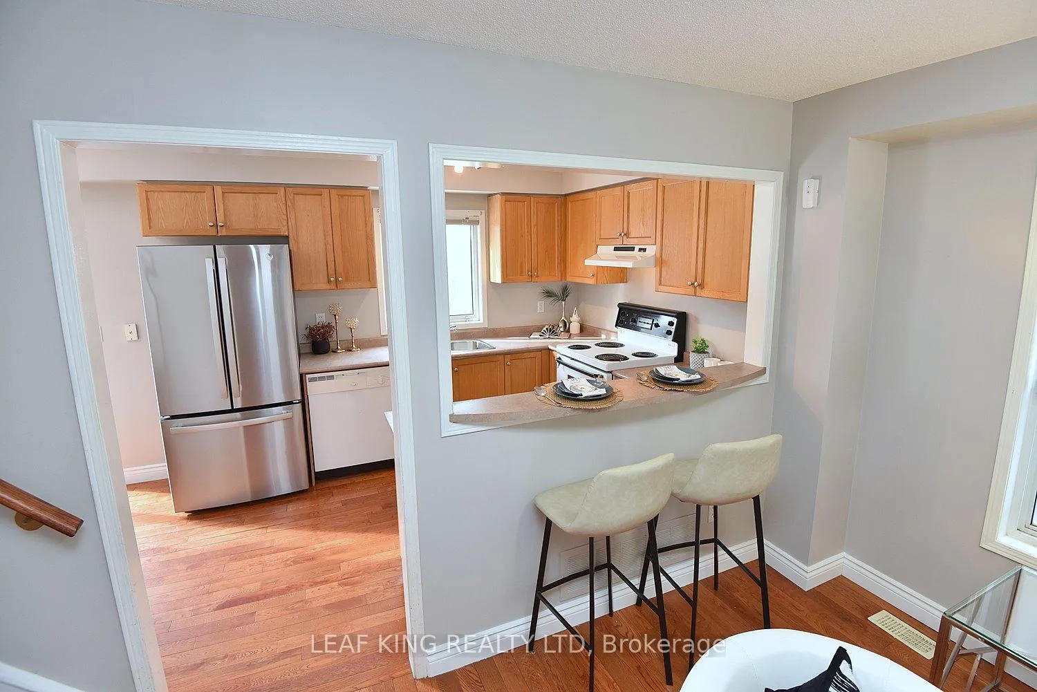 Photo 31 of 2258 Empire Crescent, Burlington, Orchard — HOMEH