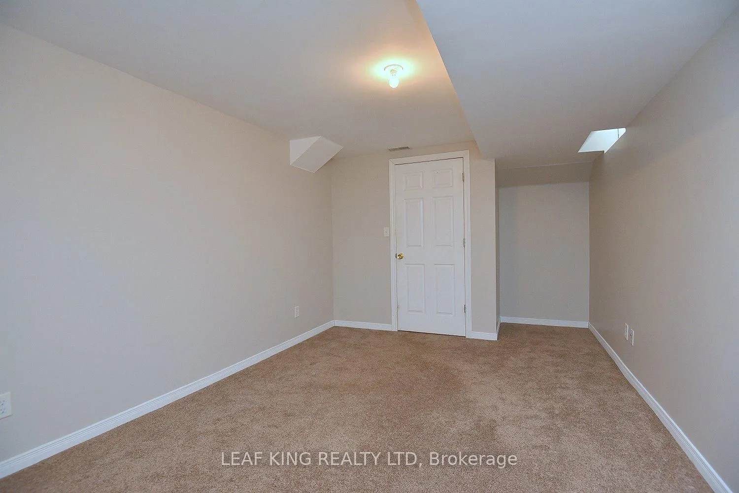 Photo 39 of 2258 Empire Crescent, Burlington, Orchard — HOMEH