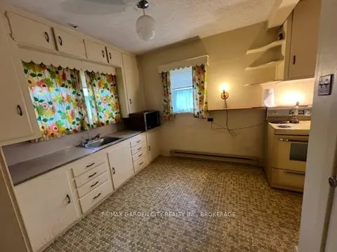 Photo 4 of 770 Bay Street, Gravenhurst, Muskoka (S) — HOMEH