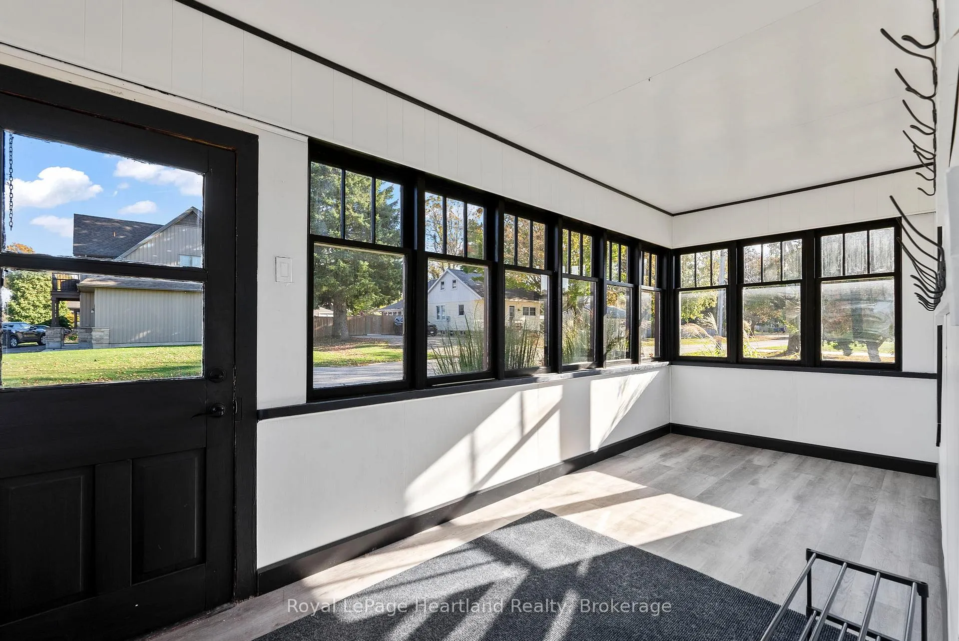 Photo 6 of 15 Queen Street E, Minto — HOMEH