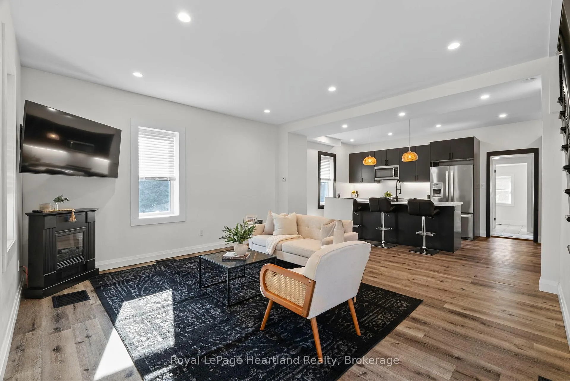 Photo 8 of 15 Queen Street E, Minto — HOMEH
