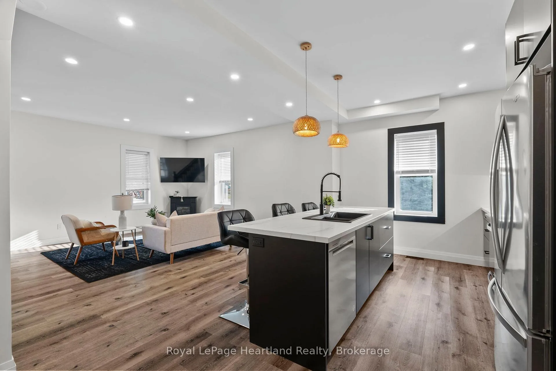 Photo 17 of 15 Queen Street E, Minto — HOMEH