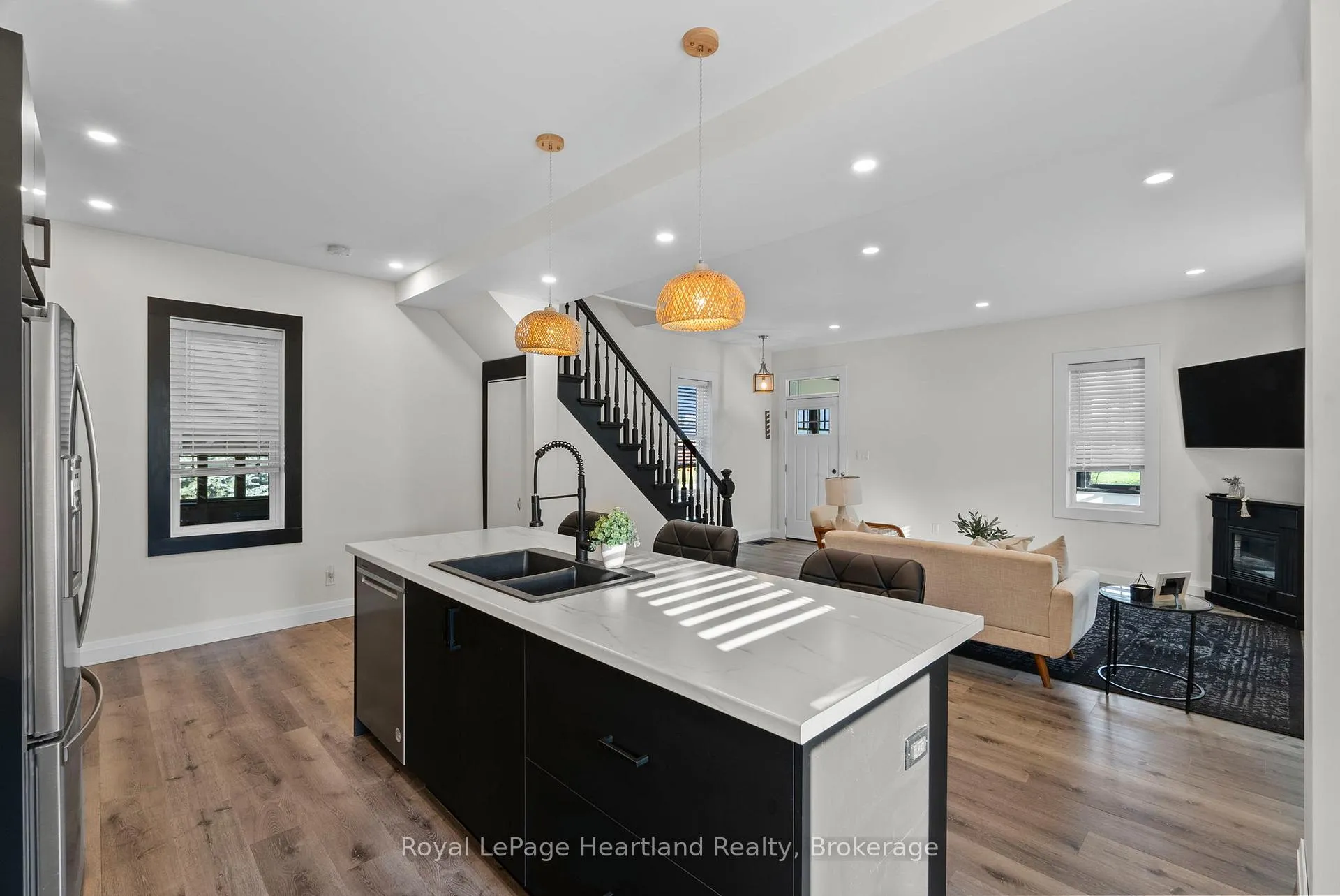 Photo 19 of 15 Queen Street E, Minto — HOMEH