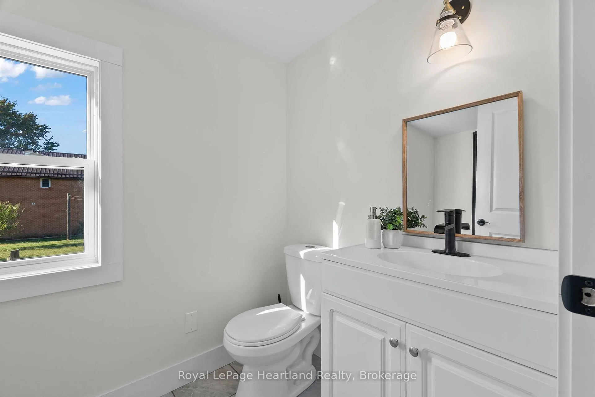 Photo 21 of 15 Queen Street E, Minto — HOMEH