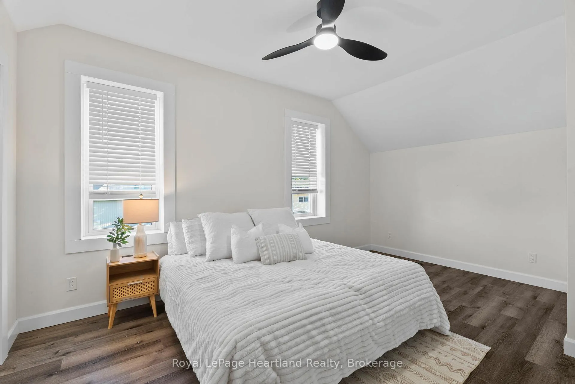Photo 29 of 15 Queen Street E, Minto — HOMEH