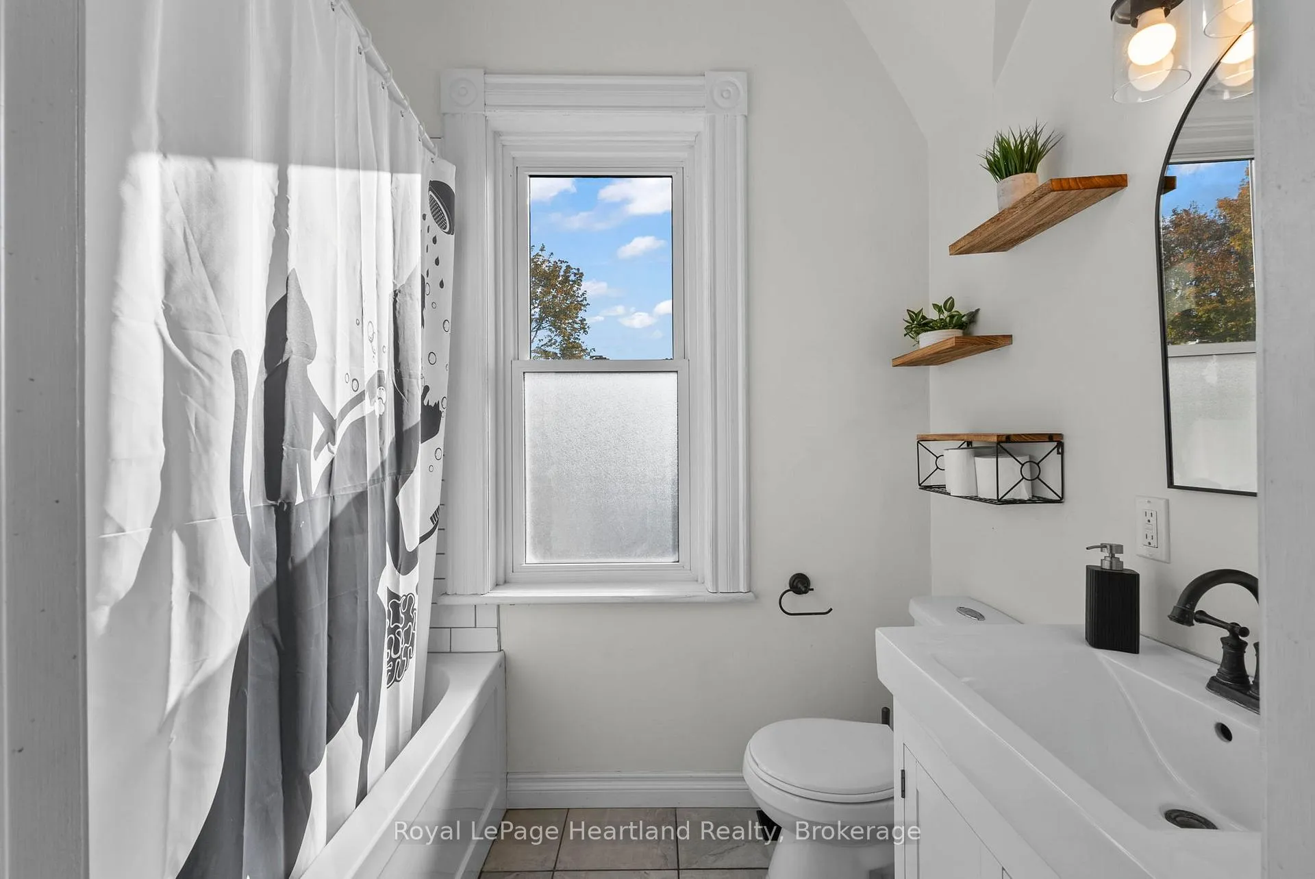 Photo 30 of 15 Queen Street E, Minto — HOMEH