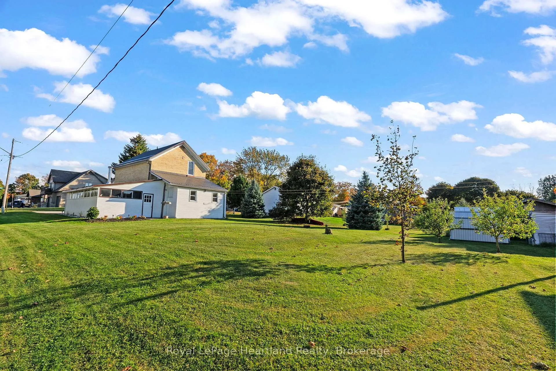 Photo 32 of 15 Queen Street E, Minto — HOMEH