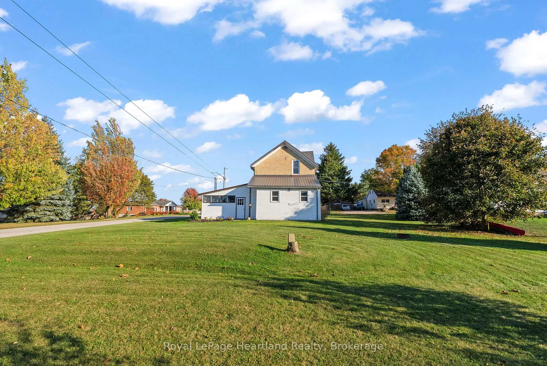 Photo 35 of 15 Queen Street E, Minto — HOMEH