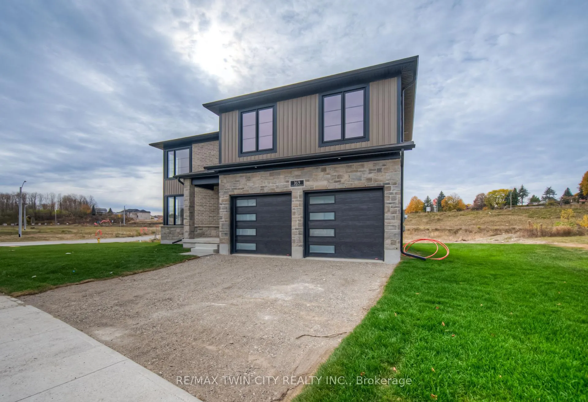Photo 2 of 169 Otterbein Road, Kitchener — HOMEH