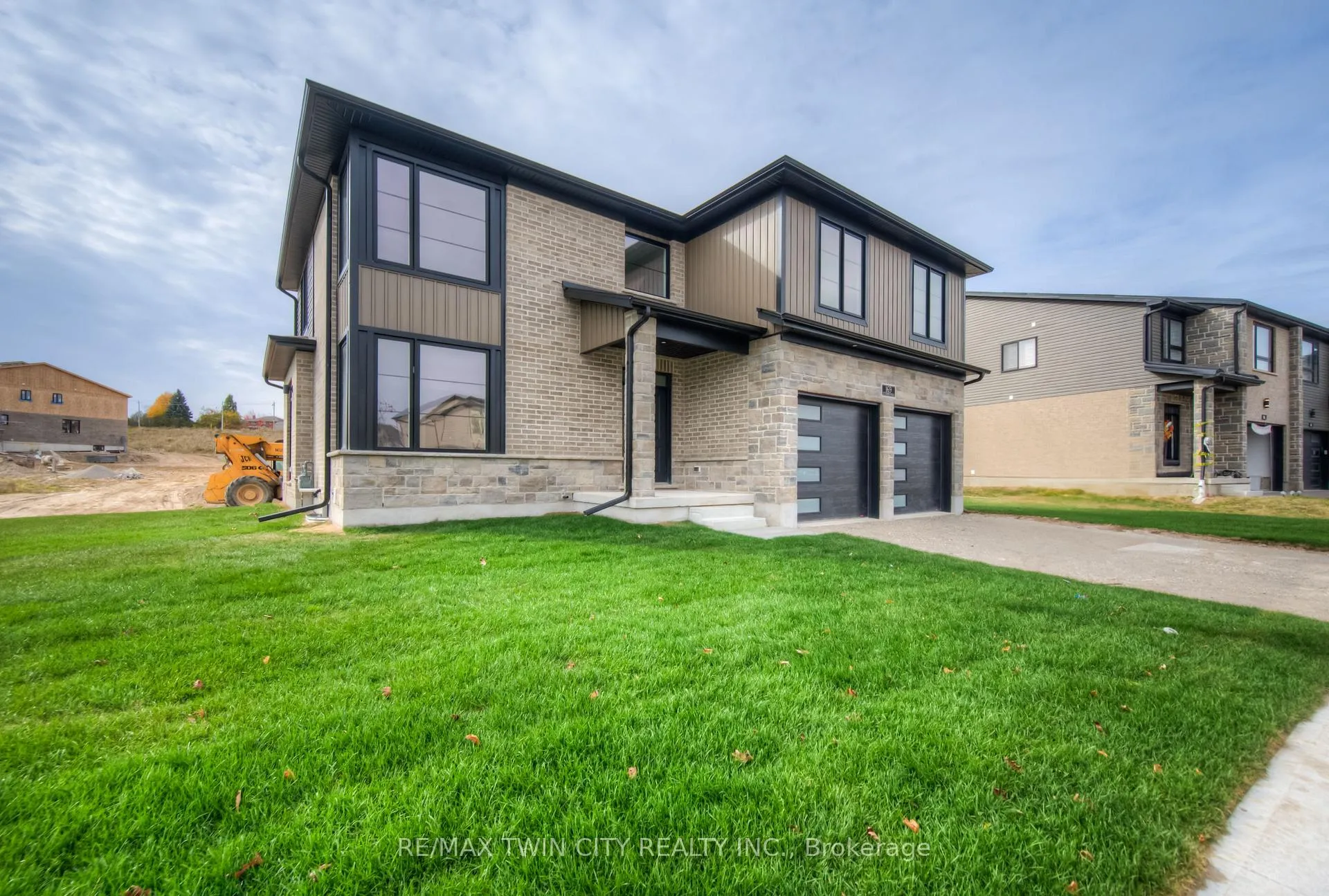 Photo 3 of 169 Otterbein Road, Kitchener — HOMEH