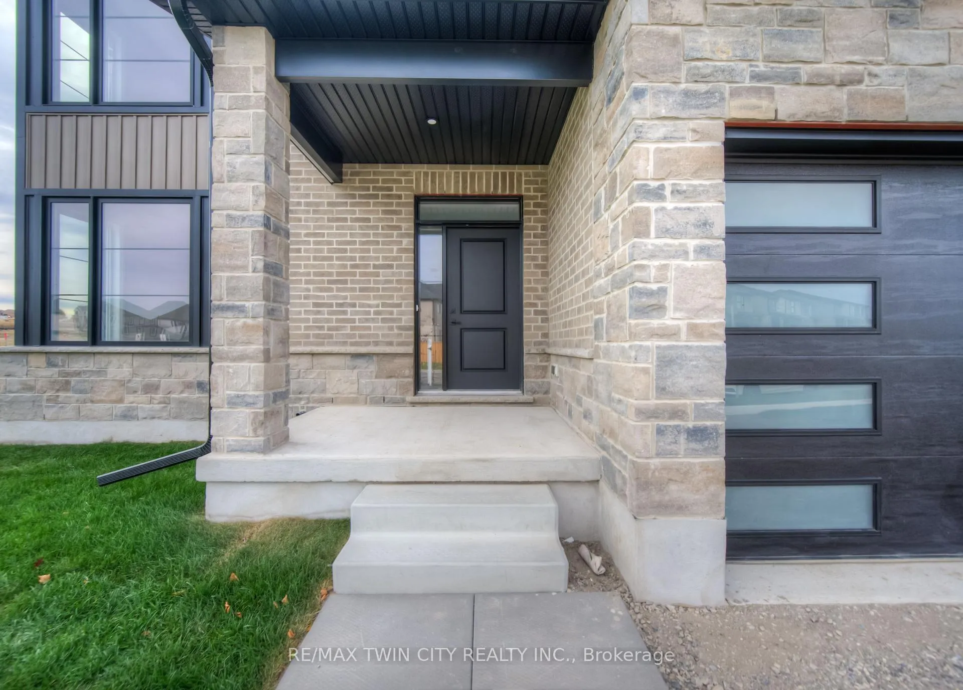 Photo 4 of 169 Otterbein Road, Kitchener — HOMEH
