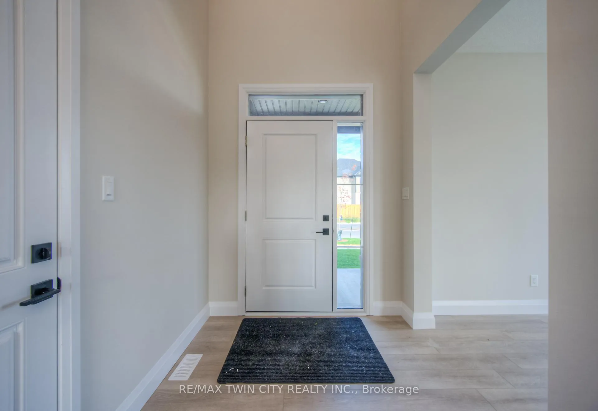 Photo 5 of 169 Otterbein Road, Kitchener — HOMEH