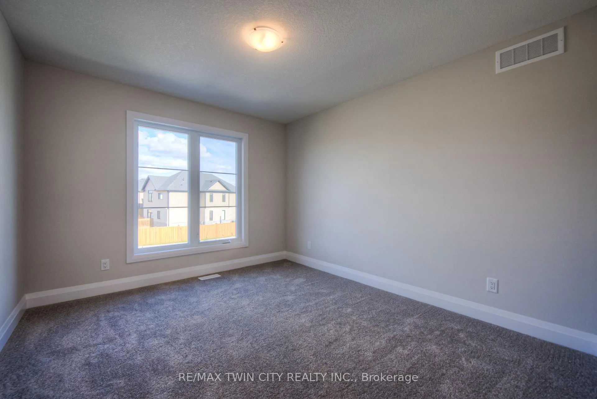 Photo 21 of 169 Otterbein Road, Kitchener — HOMEH