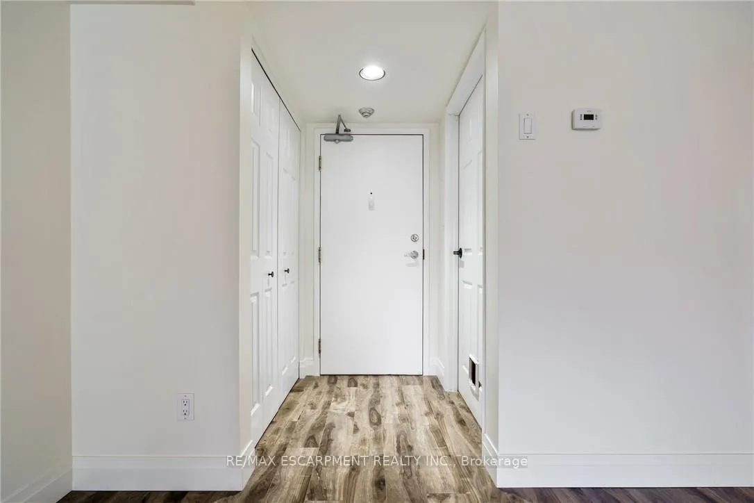 Photo 4 of Unit 211, 3499 Upper Middle Road, Burlington, Headon — HOMEH