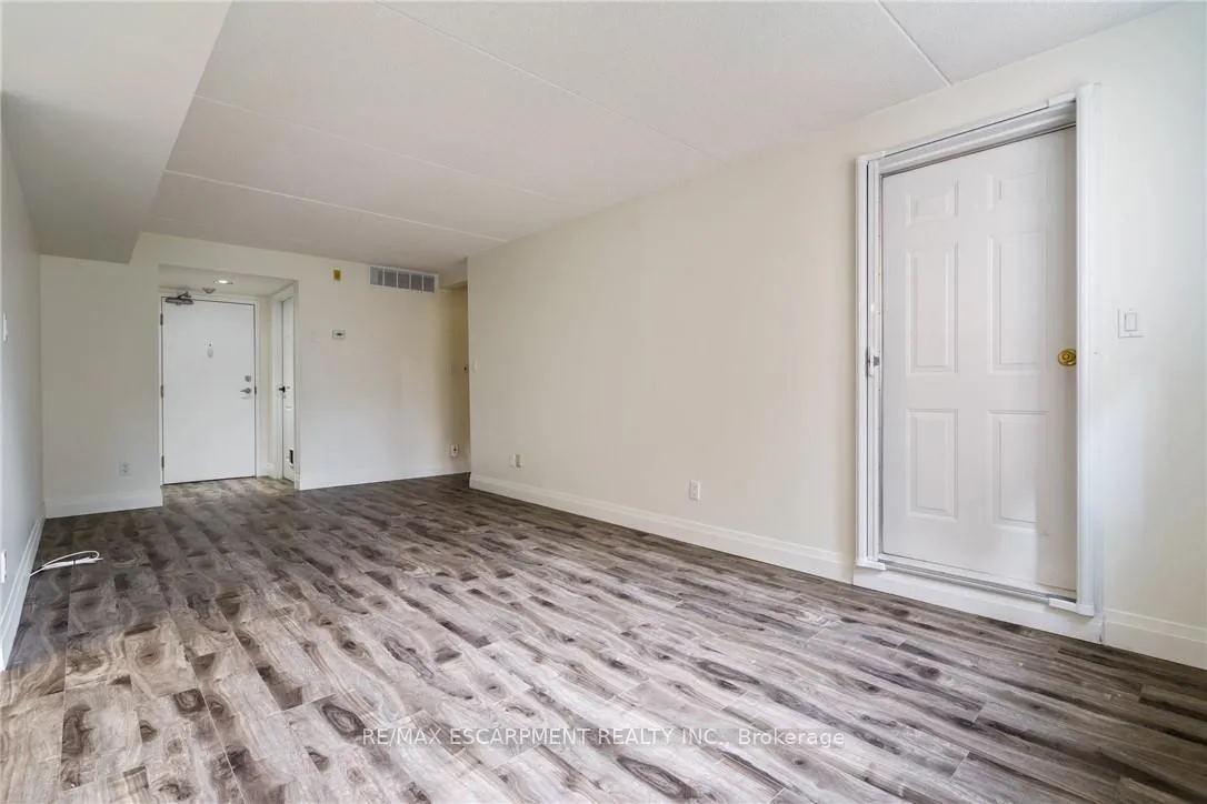 Photo 13 of Unit 211, 3499 Upper Middle Road, Burlington, Headon — HOMEH