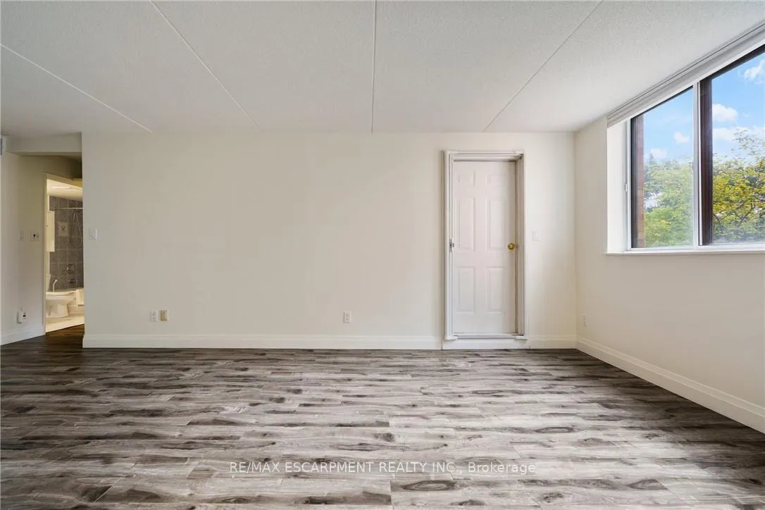 Photo 14 of Unit 211, 3499 Upper Middle Road, Burlington, Headon — HOMEH
