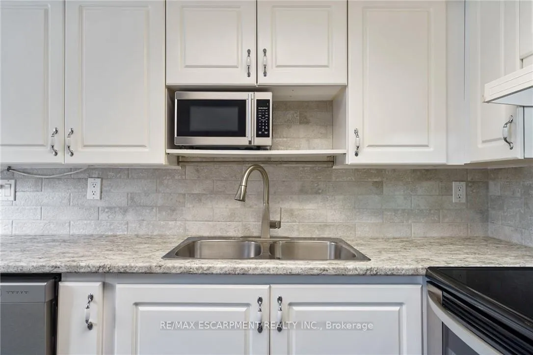 Photo 17 of Unit 211, 3499 Upper Middle Road, Burlington, Headon — HOMEH