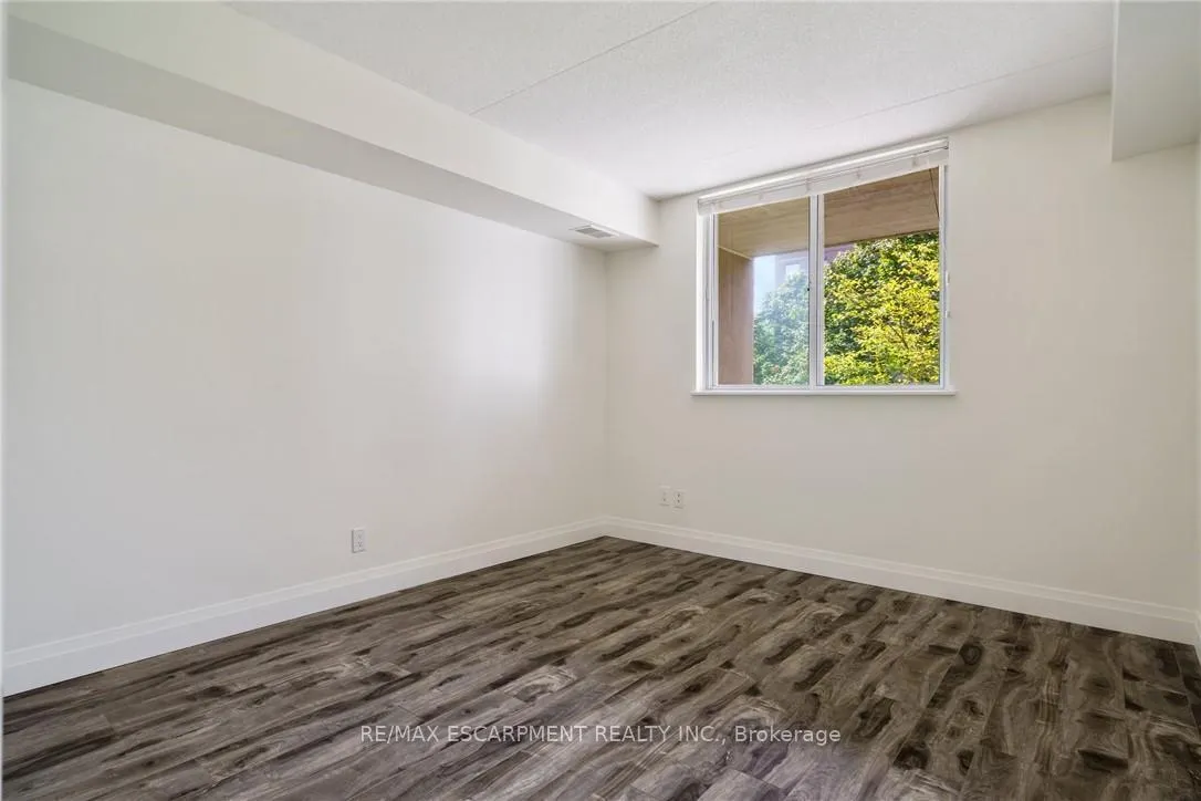 Photo 23 of Unit 211, 3499 Upper Middle Road, Burlington, Headon — HOMEH