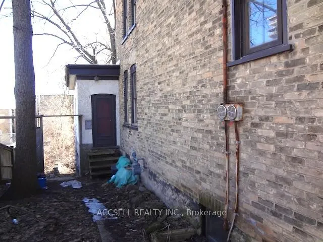 Photo 4 of 61 Madison Avenue S, Kitchener, King East — HOMEH