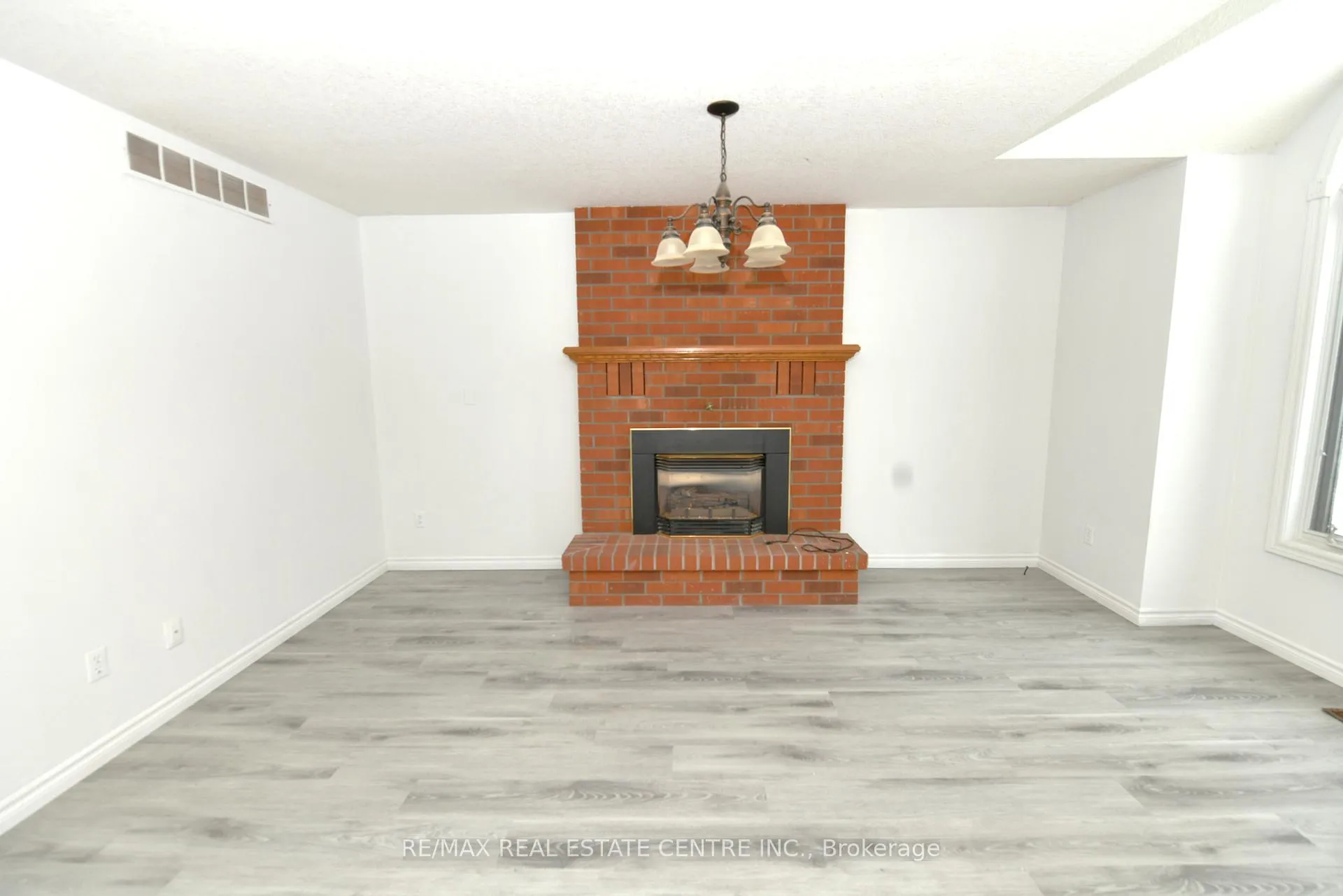 Photo 4 of 115 Miller Crescent, Minto — HOMEH