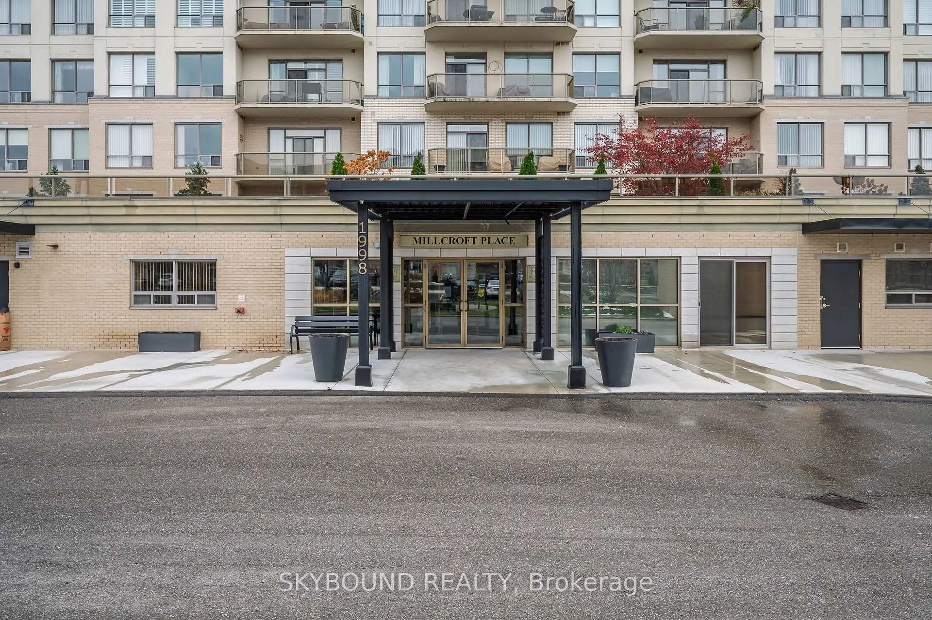 Photo 1 of Unit 505, 1998 Ironstone Drive, Burlington, Uptown — HOMEH