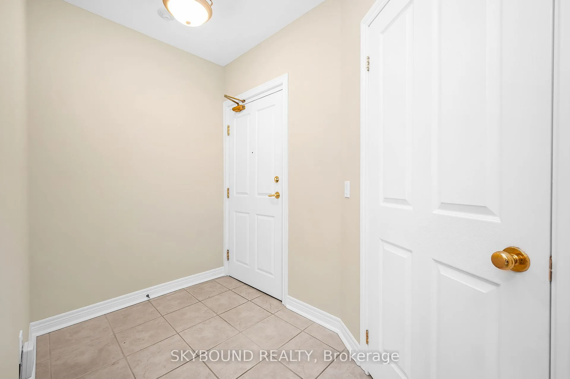 Photo 3 of Unit 505, 1998 Ironstone Drive, Burlington, Uptown — HOMEH