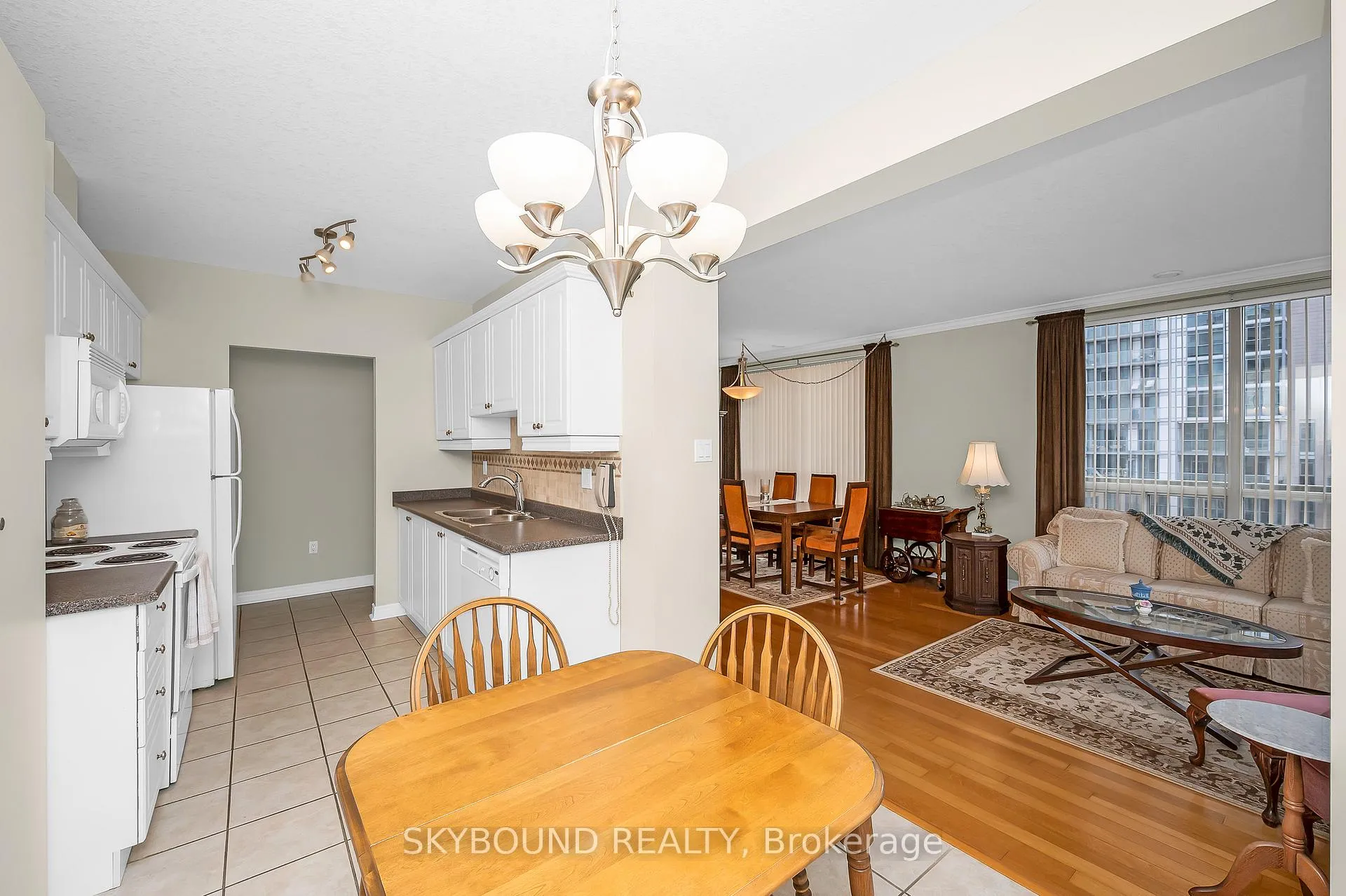 Photo 10 of Unit 505, 1998 Ironstone Drive, Burlington, Uptown — HOMEH