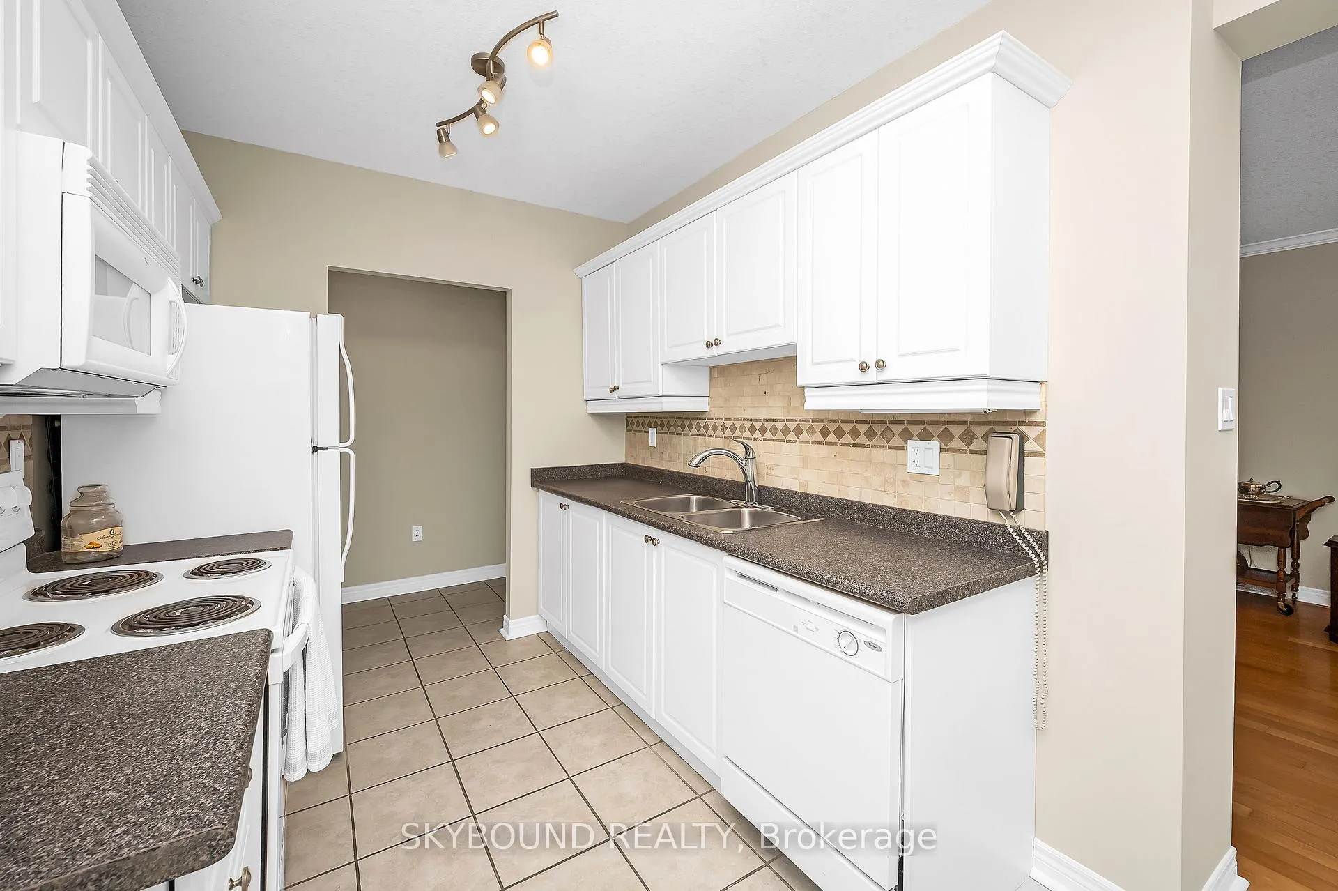 Photo 12 of Unit 505, 1998 Ironstone Drive, Burlington, Uptown — HOMEH