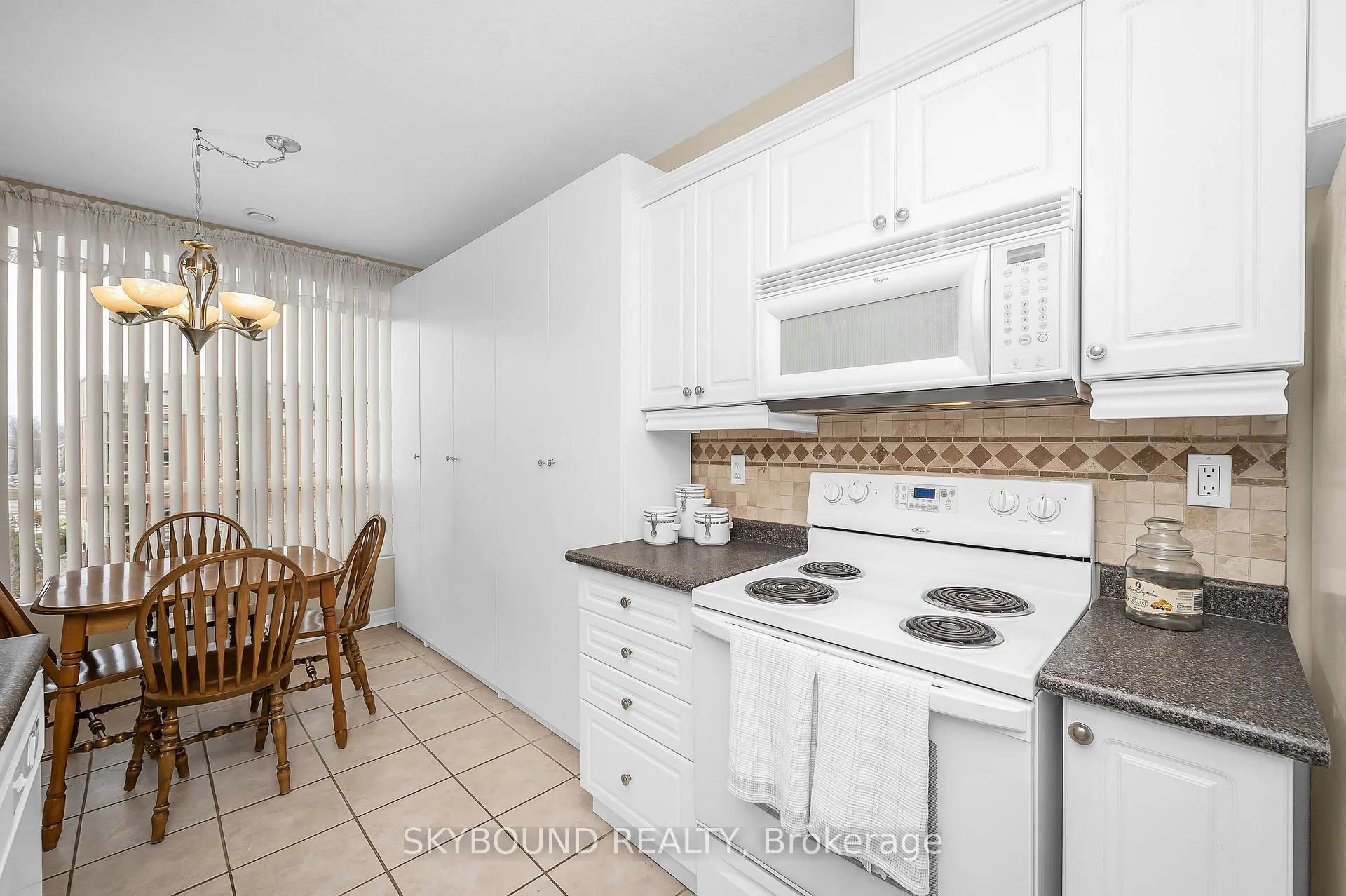 Photo 13 of Unit 505, 1998 Ironstone Drive, Burlington, Uptown — HOMEH