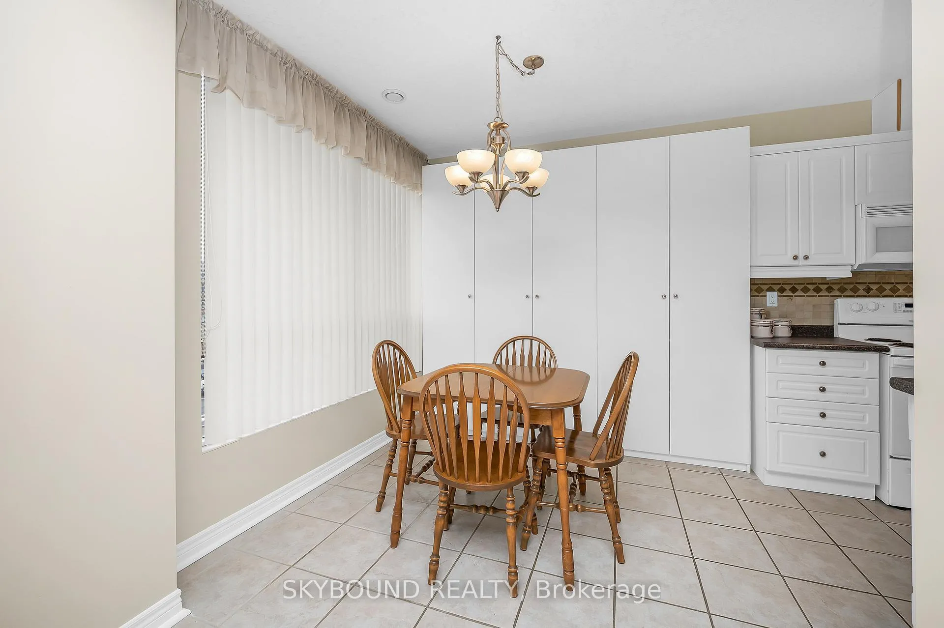 Photo 14 of Unit 505, 1998 Ironstone Drive, Burlington, Uptown — HOMEH