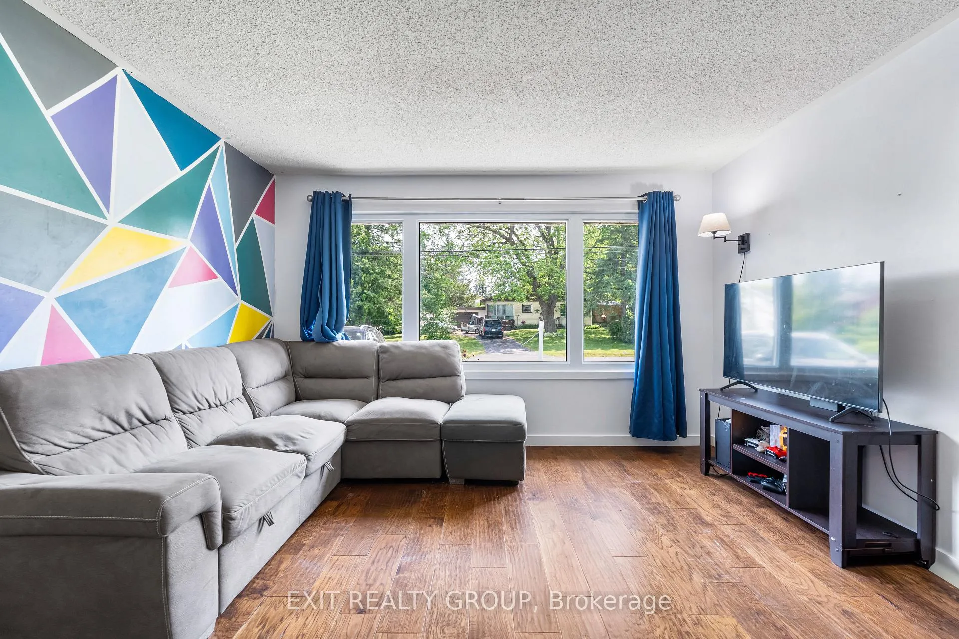 Photo 2 of 94 Maple Drive, Belleville, Belleville Ward — HOMEH