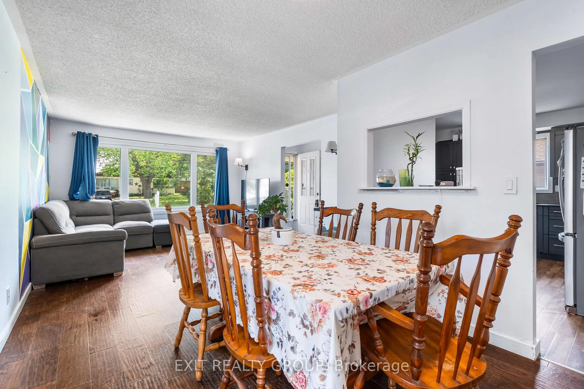 Photo 3 of 94 Maple Drive, Belleville, Belleville Ward — HOMEH
