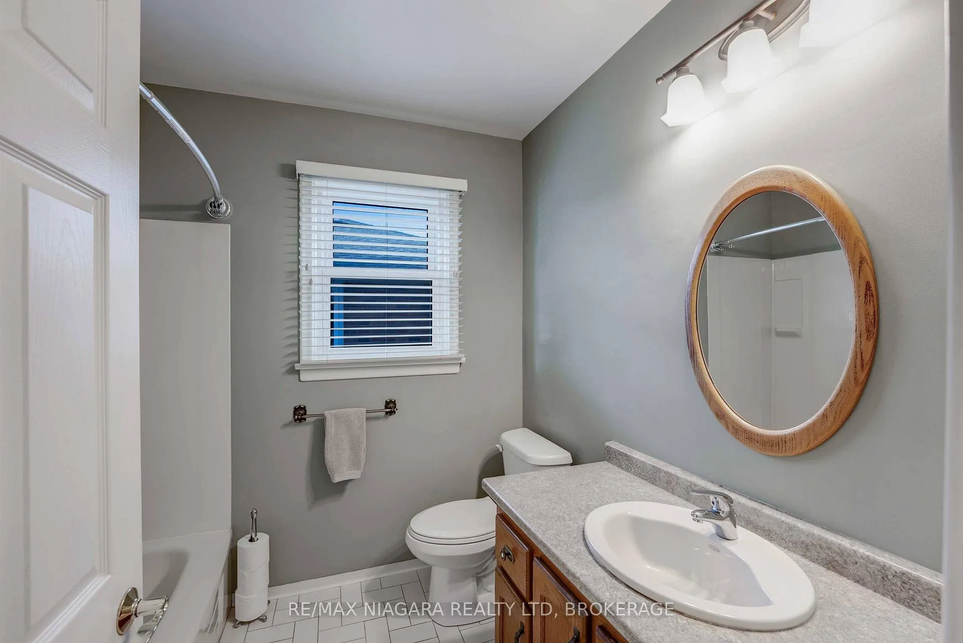 Photo 11 of 53 Metcalfe Street, Thorold, Thorold Downtown — HOMEH