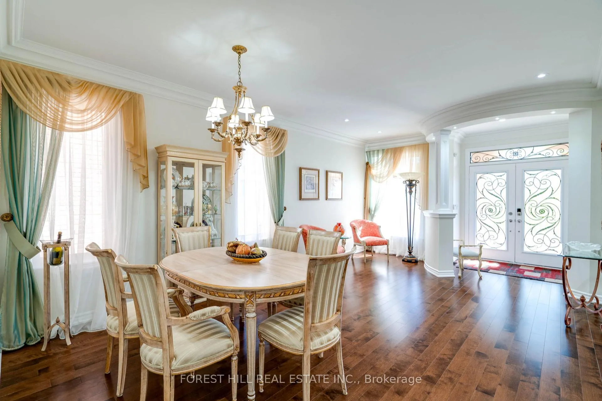 Photo 4 of 109 Heintzman Crescent, Vaughan, Patterson — HOMEH