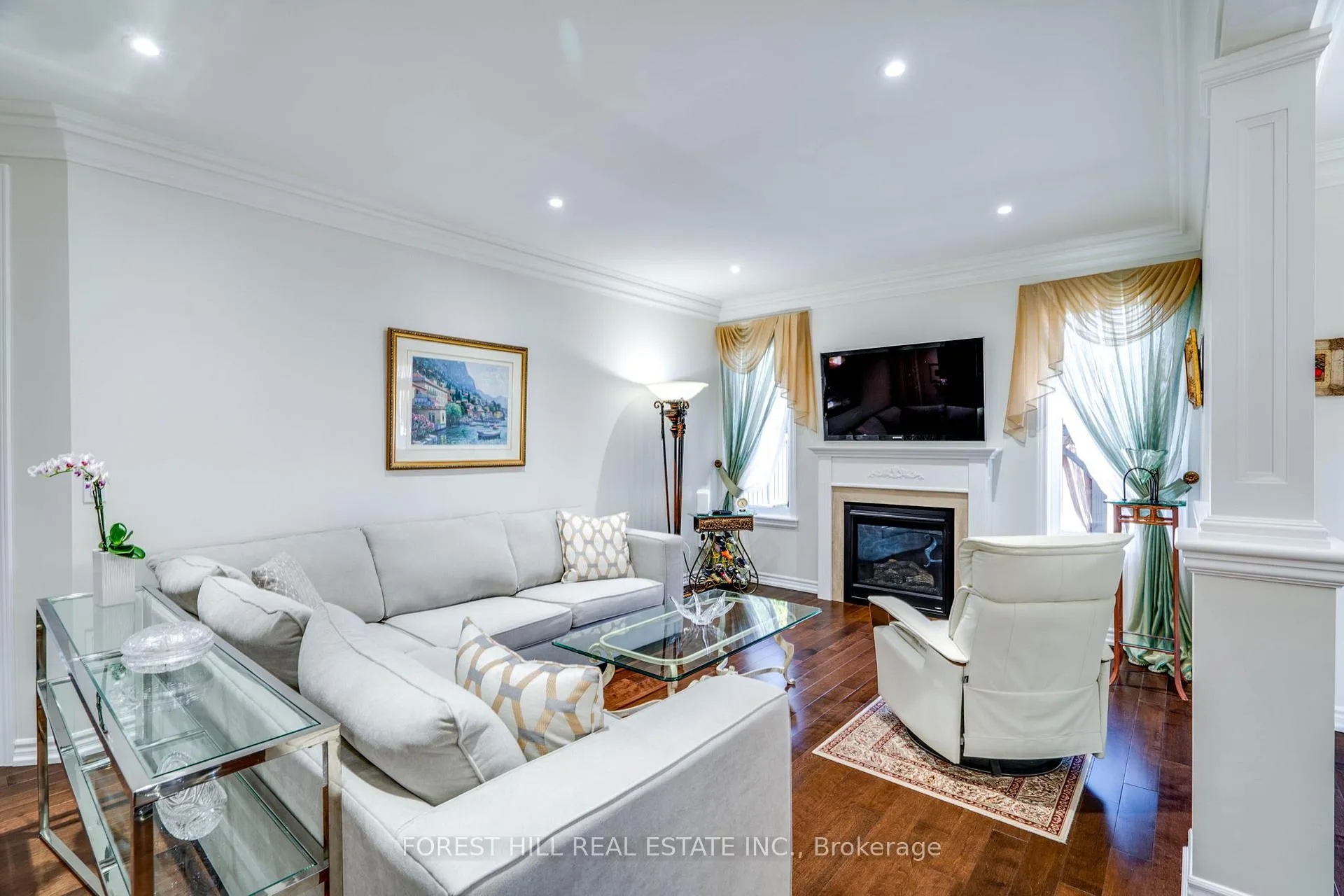 Photo 9 of 109 Heintzman Crescent, Vaughan, Patterson — HOMEH