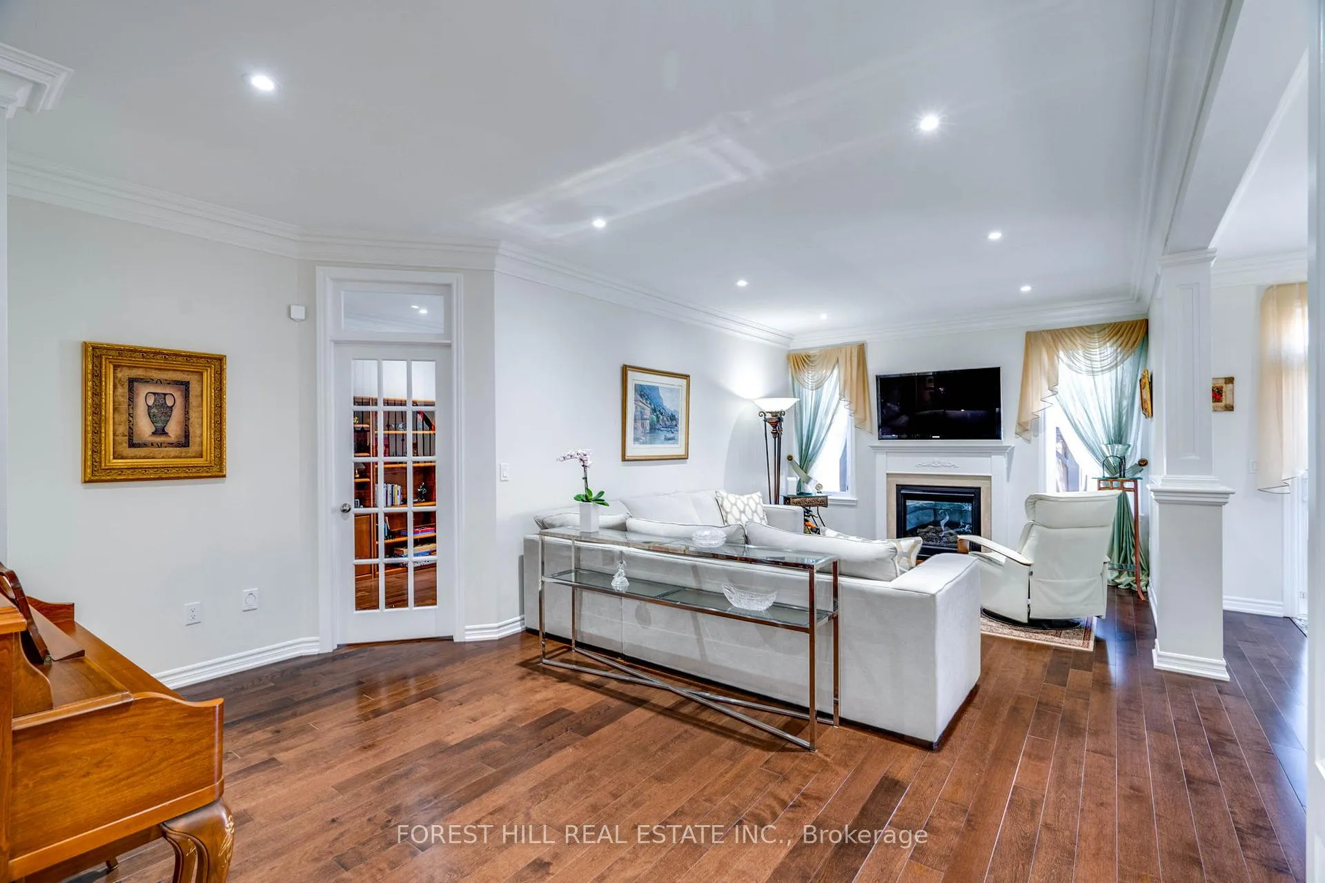 Photo 10 of 109 Heintzman Crescent, Vaughan, Patterson — HOMEH