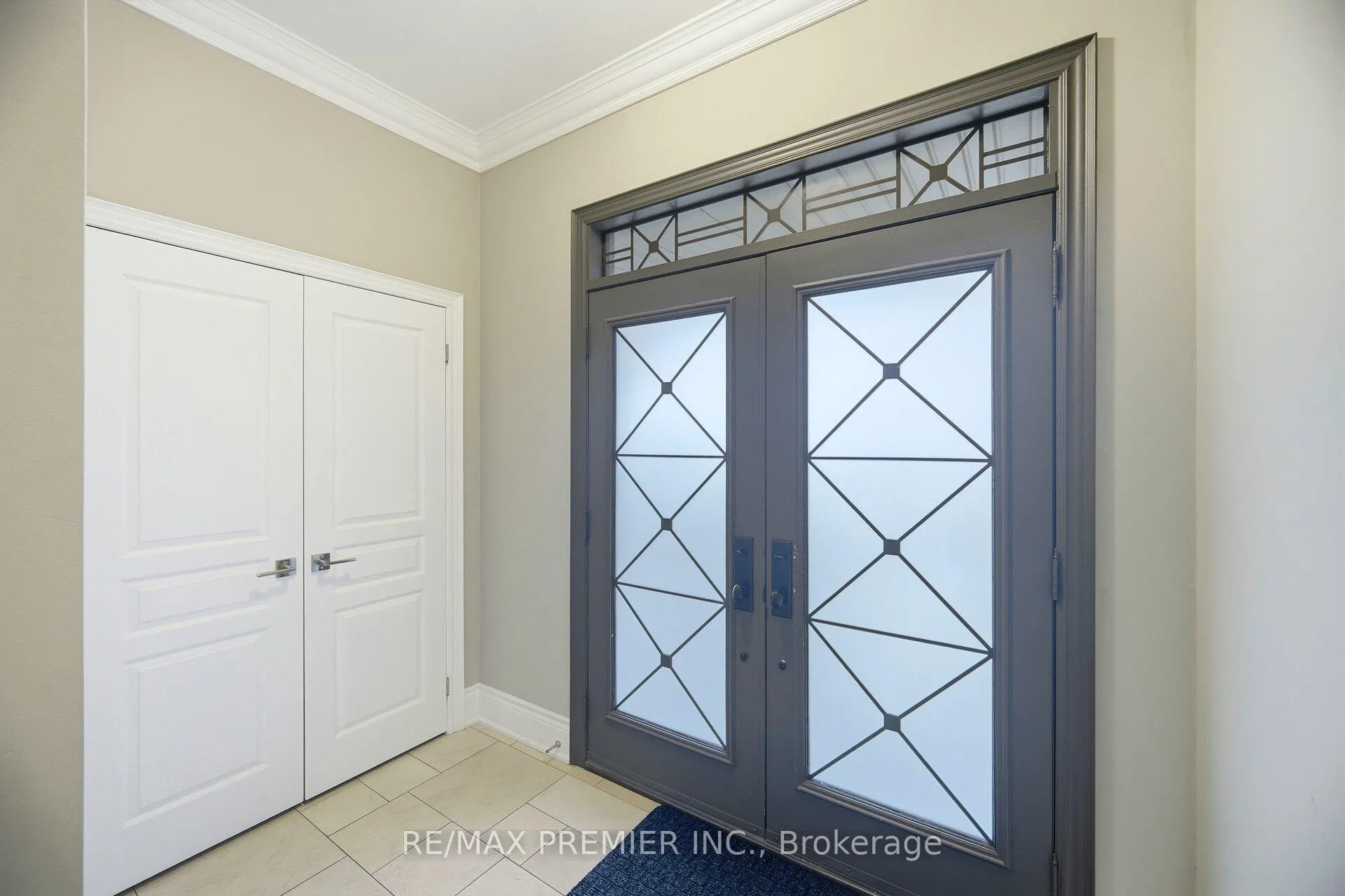 Photo 3 of 56 Stark Crescent, Vaughan, Vellore Village — HOMEH