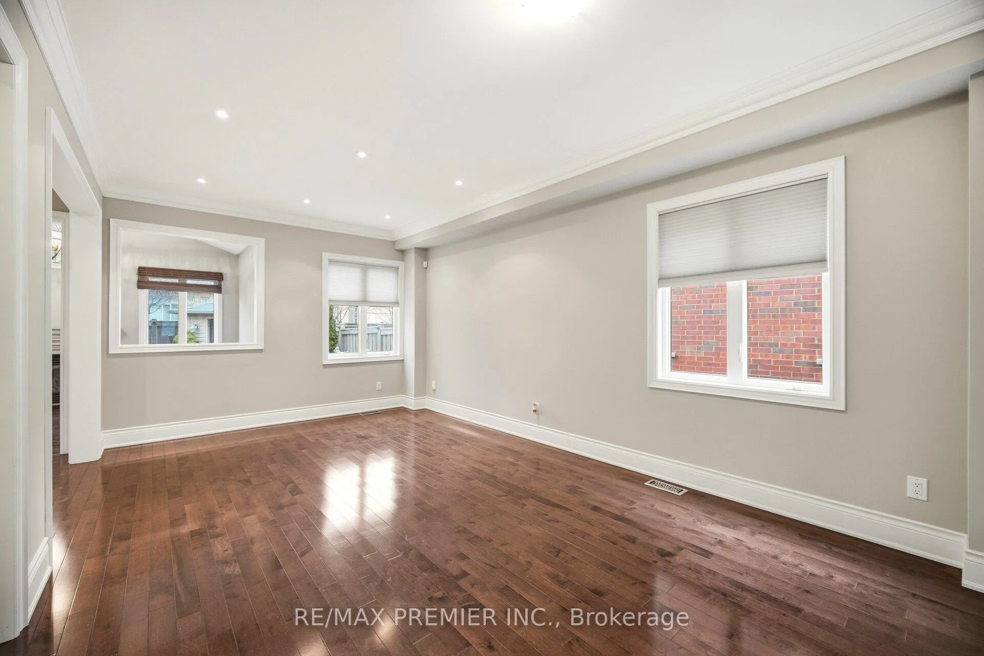 Photo 4 of 56 Stark Crescent, Vaughan, Vellore Village — HOMEH