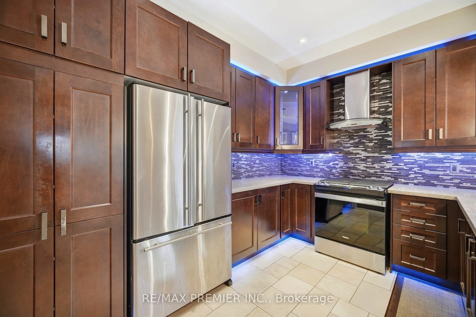 Photo 10 of 56 Stark Crescent, Vaughan, Vellore Village — HOMEH